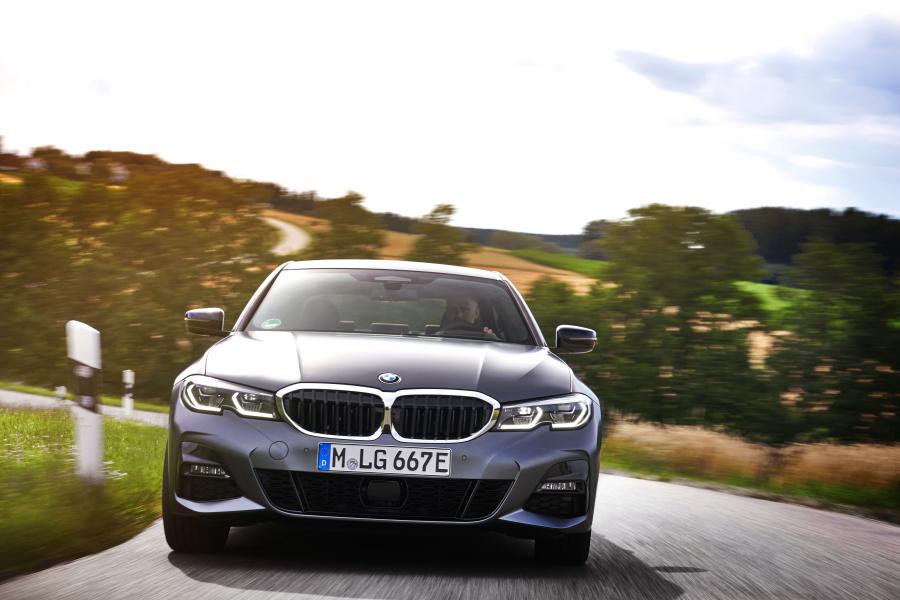  BMW 330e M Sport (G20) 2019 года  (WW) (фото 12 из 40)